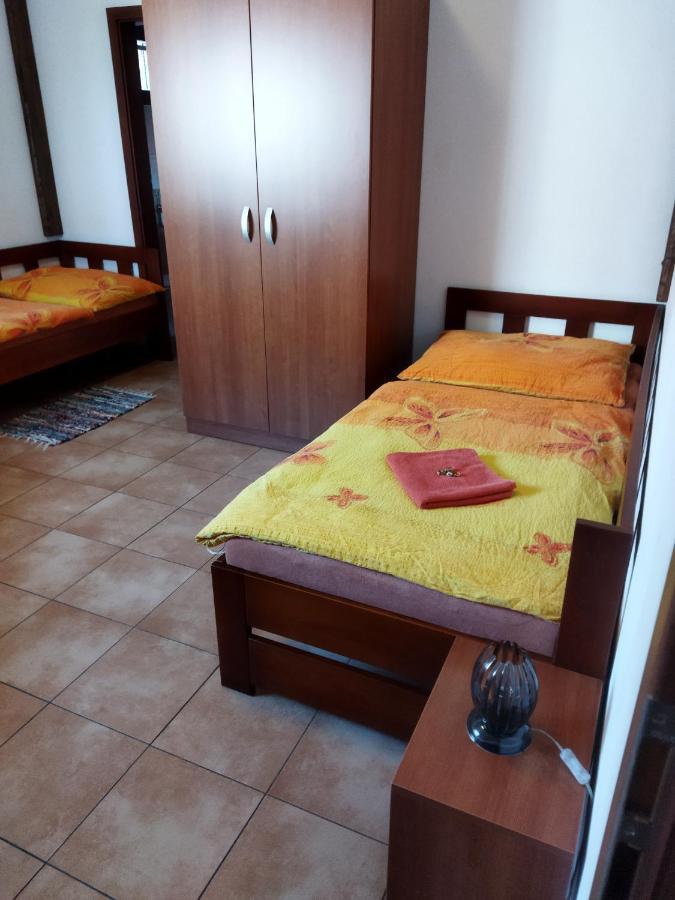 Vinny Sklep A Penzion U Vinohradu Velké Bílovice Exterior foto