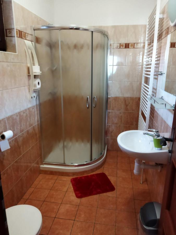 Vinny Sklep A Penzion U Vinohradu Velké Bílovice Exterior foto